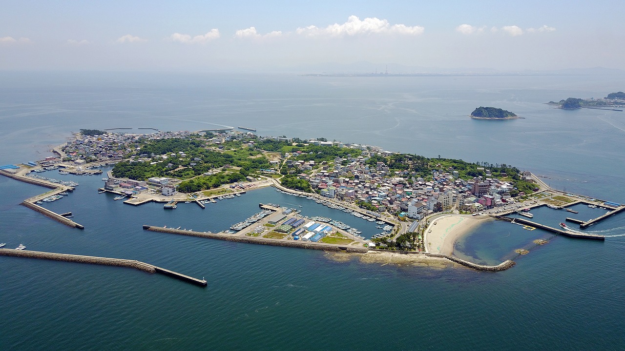 平らな日間賀島